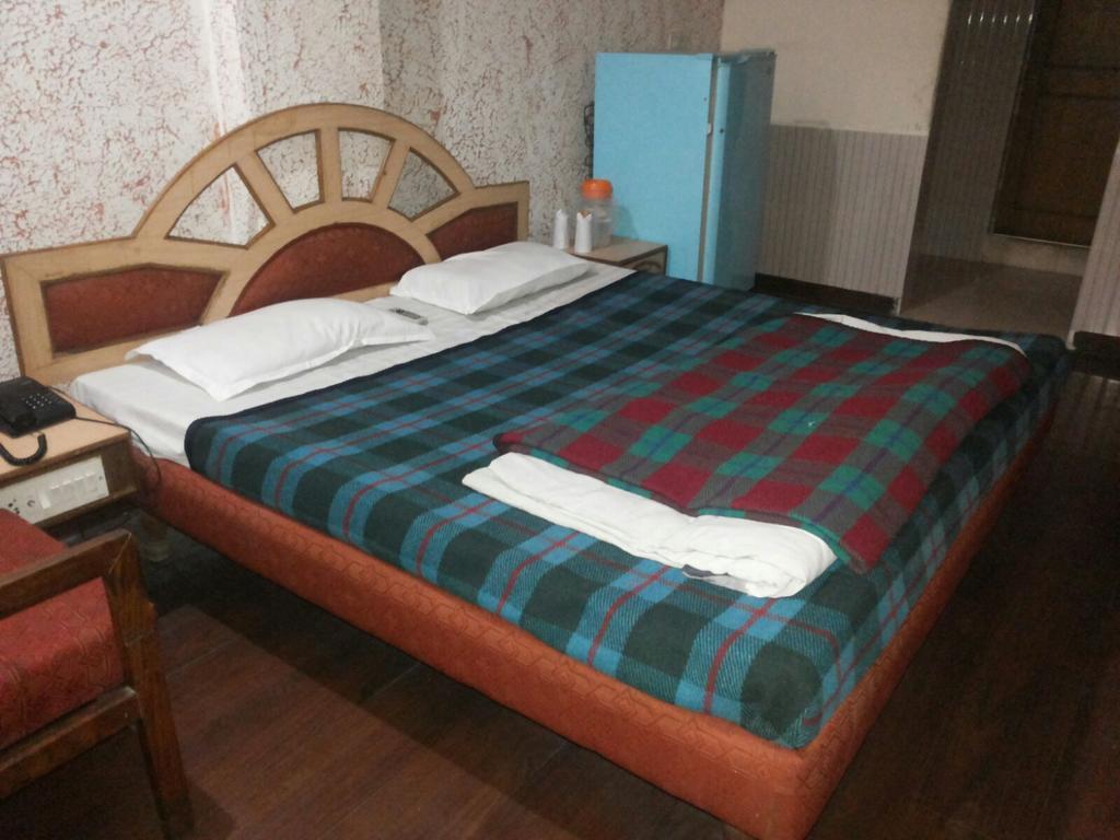 Hotel Saurab Дехрадун Экстерьер фото
