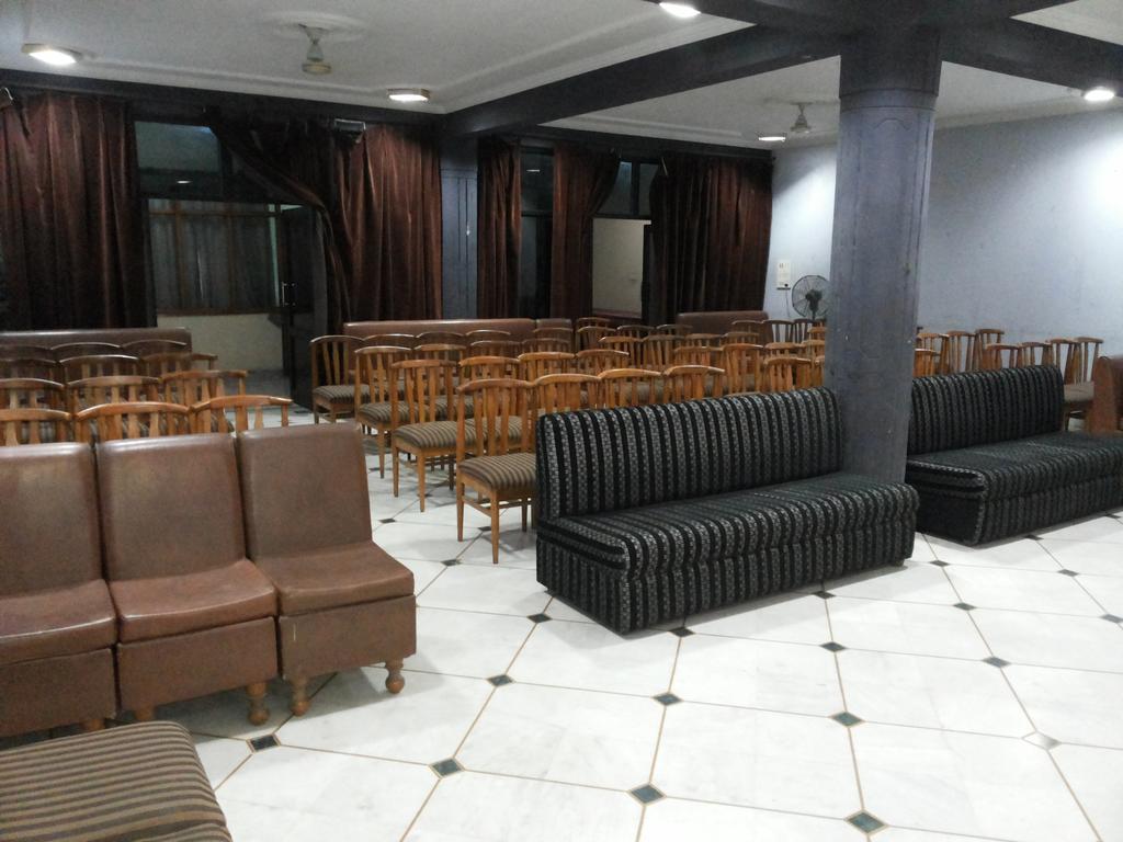 Hotel Saurab Дехрадун Экстерьер фото
